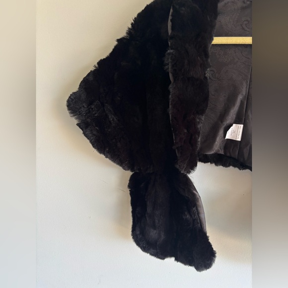Oburla Fine Furs 100% Real Rabbit Fur Shawl Wrap — One Size - Picture 2 of 6